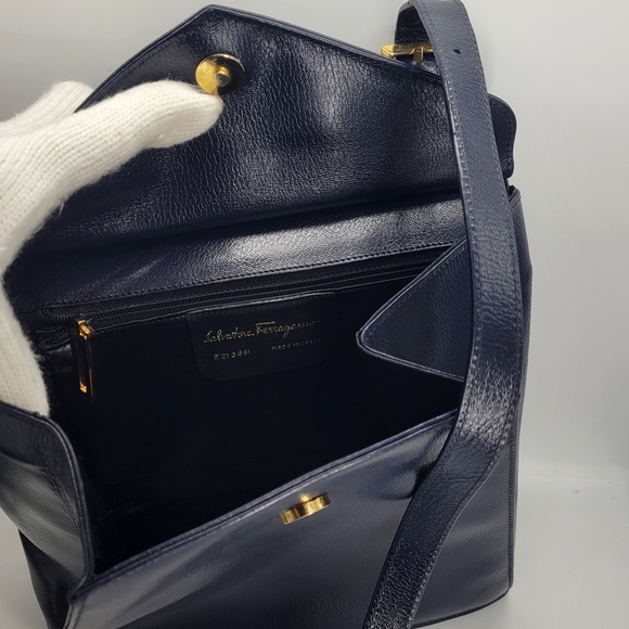 VTG RARE Salvatore Ferragamo Dark Blue Shoulder Bag E 213661 Made in Italy Snap - Picture 1 of 12